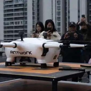 汽配“打飞的”快速直达！昆明红云街道探索低空经济应用新场景