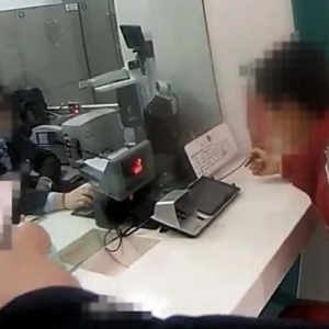 “40万装修，50万礼金！”听完女子的取现理由，银行柜员转身报警