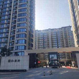 未缴费的业主，车辆无法自由出入小区，物业公司的做法合理吗？
