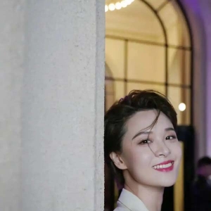 《甄嬛传》曹贵人扮演者陈思斯被质疑卖假奢侈品包！本人回应：消费者反映的情况暂无凭证，团队已将包找出保存，以便后续复检