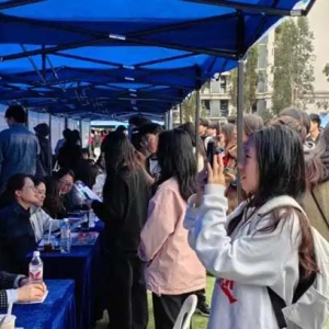 318家企业2500个岗位 福建省国有企业专场招聘会助力高校毕业生就业