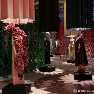 首发首秀首展密集展开，春日潮流涌动申城各大时尚地标