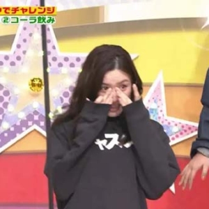 知名日本女星节目上遭半裸追逐吓哭，相关搞笑艺人道歉