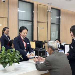 “周末不打烊”到“365天无休”西咸新区政务服务“暖心升级”获群众点赞