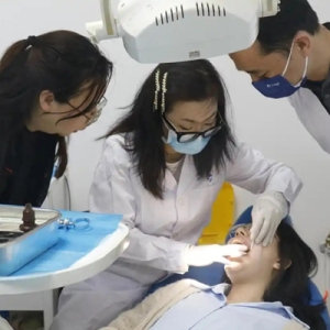 荆州籍专家情系桑梓——解放军总医院专家汪林到荆州市妇幼保健院开展公益诊疗活动