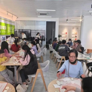 巧手做青团 民俗忆清明，横岗街道开展亲子做青团清明节主题活动