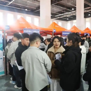 上万岗位送到校，山东化工职业学院举行2025校园招聘会