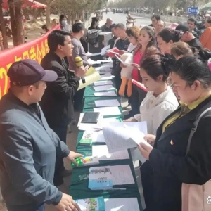 巡回招聘会开进泽普县各乡镇（场）开启就业 “加速度”