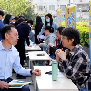 民营企业招聘会火热开启 200个招聘岗位新鲜出炉 “职”等你来