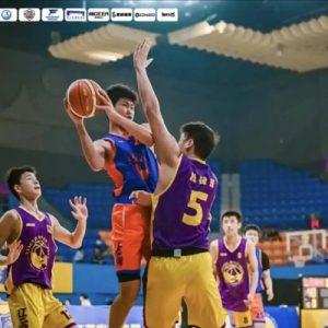 要打全运会的篮球小将先在此一番较量，首届长三角青少年篮球联赛萧山开打