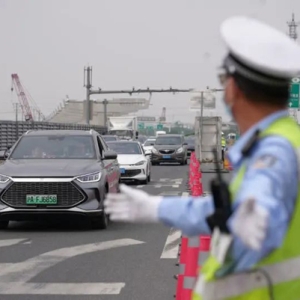“五一”假期首日，相关部门多方协力“保安畅”