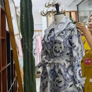 促进民营经济高质量发展·超能量的“中小微”｜温小暖以新中式设计创国潮品牌 从地摊走向国际时装周
