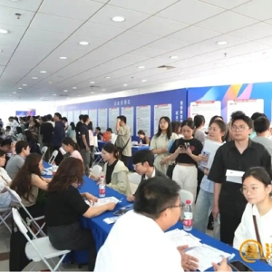 招聘会走进南昌大学！1600个岗位助力毕业生梦想起航