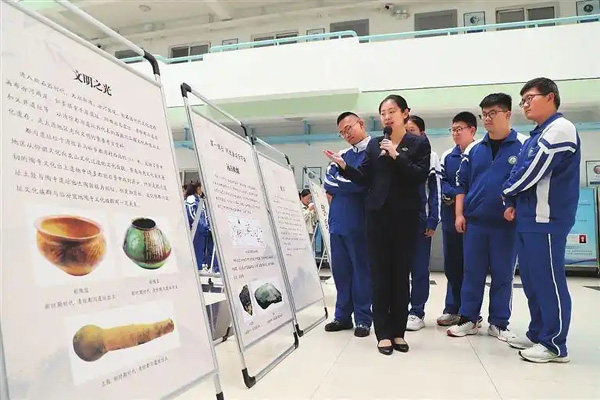 “锦绣太原历史文化”流动展首进校园