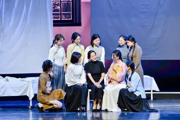 致敬大师，闪耀母爱！原创历史人物剧《王淑贞》复旦上演