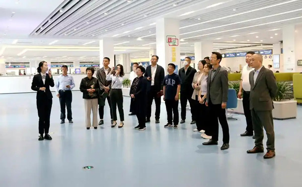体验优服务、政务零距离！西海岸新区行政审批服务局举办政府开放日活动
