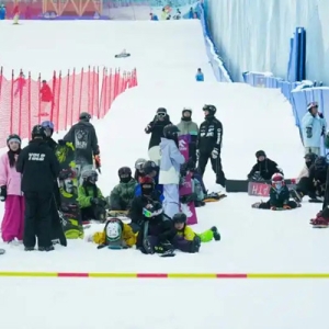 热热热……快来西咸新区邂逅“冰雪奇缘”