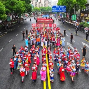 贵州民族团结大巡游盛大举行