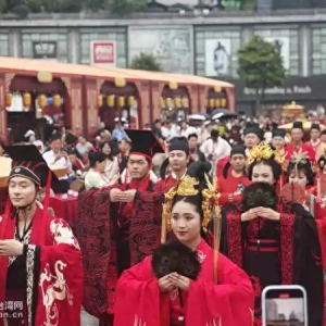 “宰相嫁女·罗城大喜”520致爱婚典活动在宁波市海曙区月湖畔热闹开锣