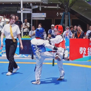 跆拳道小将齐聚青浦商场，踢出全民健身新热潮