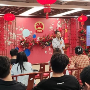 一堂恋爱心理学“游学课”：在民政局读懂婚姻的责任与温度