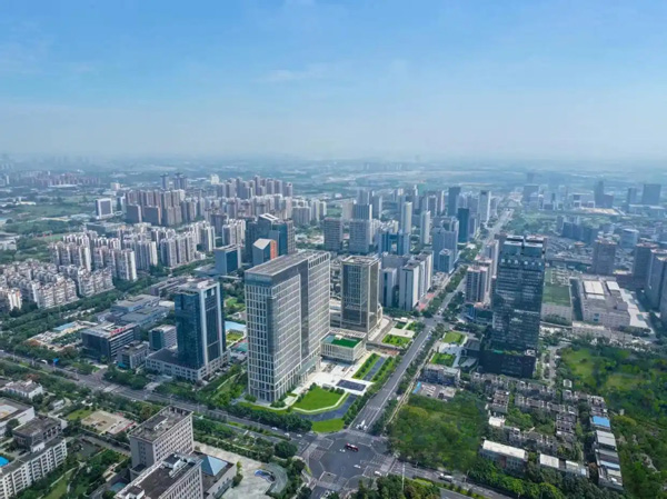 智造邀约！成都机器人产业引来西博会代表“探企看创新”