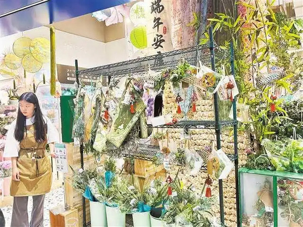 传统端午注入时尚元素 重庆消费市场掀起“国潮风”