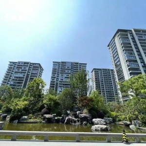 520万元买的新房，445万元卖出！浦沿一小区房东纷纷亏本出售