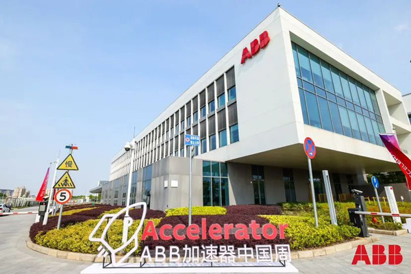 智元远征A2创新纪录！浦东持续打造具身智能产业创新引领地