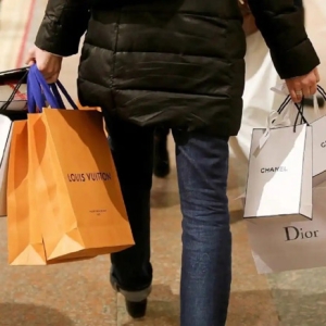 2025奢侈品营销大变局：国潮崛起、直播破圈，谁在领跑中国市场？