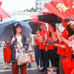 自信从容，为梦想冲刺！现场直击上海高考浦东考点首场考试