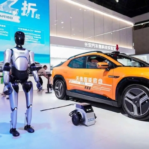 百余款新车亮相重庆车展 还有歼-10C、人形机器人、载人飞行器