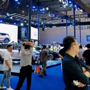 2025重庆车展盛大启幕，百余品牌共绘汽车科技蓝图