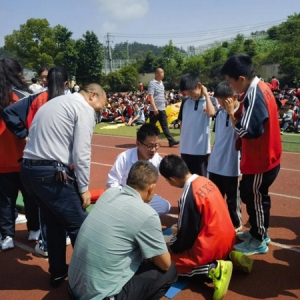 贵阳市妇幼保健院走进花溪第四中学开展“2025心肺复苏周”宣传教育活动