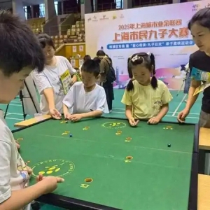 杨浦体育馆变身游乐场，亲子乐享趣味时光