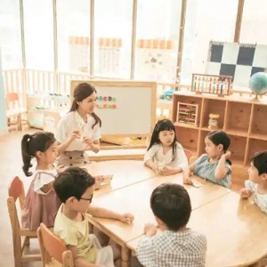 最新统计出炉：幼儿园一年关掉2万所，民办校少了1.5万所