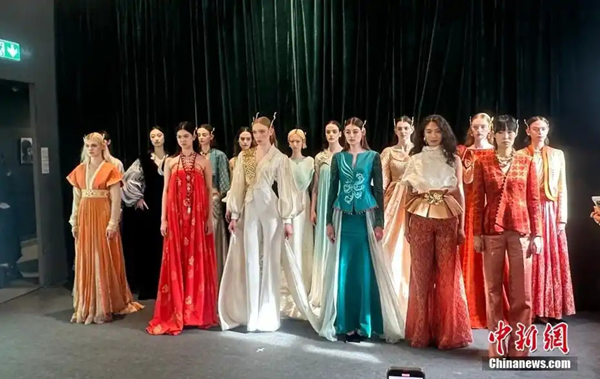 “文明对话——中国的茶与服饰”活动上演时装秀