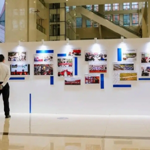 贵安新区举办“一年一个样、三年大变样”主题图片展