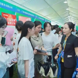 广西举办高校毕业生综合类双选会 智慧服务助力求职