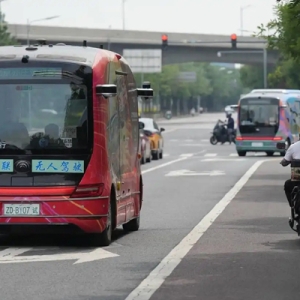 八大场景千台车获牌照上路，记者探访北京“自动驾驶之城”