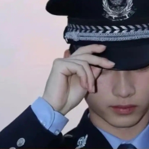 晒出帅气“警服照”交友征婚？别急着动心，这帖子“一眼假”
