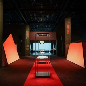 教科书里的红山玉猪龙，出差上博东馆，展现千年“龙脉”