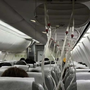 日本春秋航空飞行途中突降8000米，乘客回忆惊魂一刻