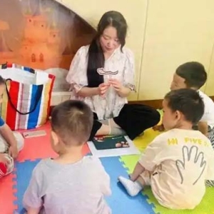 绘本共读点亮亲子时光，“三新”家庭开启快乐之旅