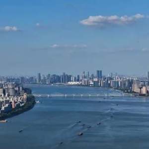 上半年杭州楼市：新房品质普遍提升，二手房成交创4年来新高，卖地收入抵去年全年
