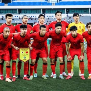 东亚杯国足0-2不敌土鳖版日本队，浙江F4集体登场亮相