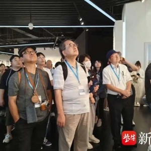 日本高中生来宁参访侵华日军南京大屠杀遇难同胞纪念馆