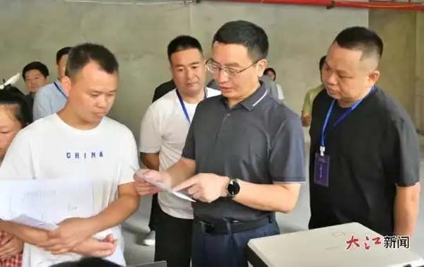 江文高实地督导灵湖安置小区安置房分房工作