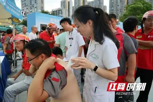 烟火气里学养生 湖湘仲景中医药文化流动夜市“骑士”专场启幕