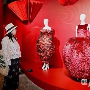 恭王府馆内首个当代时尚艺术大展开展 推动“精雅生活”成为新的文化符号